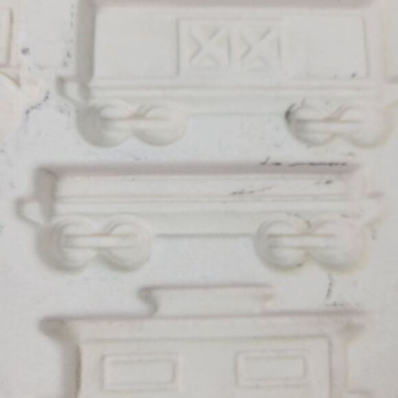 The Pampered Chef 1998 Gingerbread Train Stoneware Mold - Picture 7 of 11